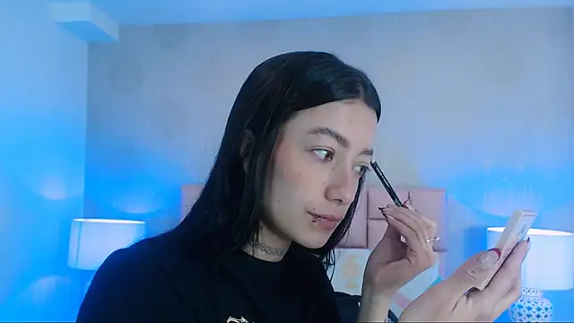 Snapshot of Zoe_Vixen chatting on 01/18/25, 12:04 Zoe Vixen online show from 01/18/25, 12:04