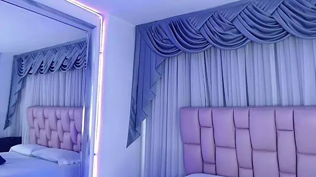 Snapshot of Zoe_Vixen chatting on 01/25/25, 08:21 Zoe Vixen online show from 01/25/25, 08:21