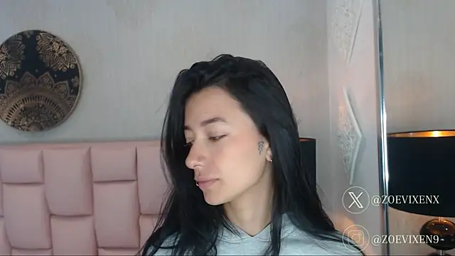 Snapshot of Zoe_Vixen chatting on 02/07/25, 12:06 Zoe Vixen online show from 02/07/25, 12:06