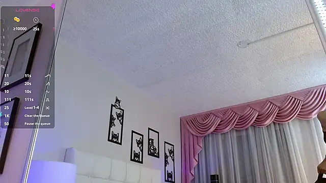 Snapshot of Zoe_Vixen chatting on 02/14/25, 08:15 Zoe Vixen online show from 02/14/25, 08:15