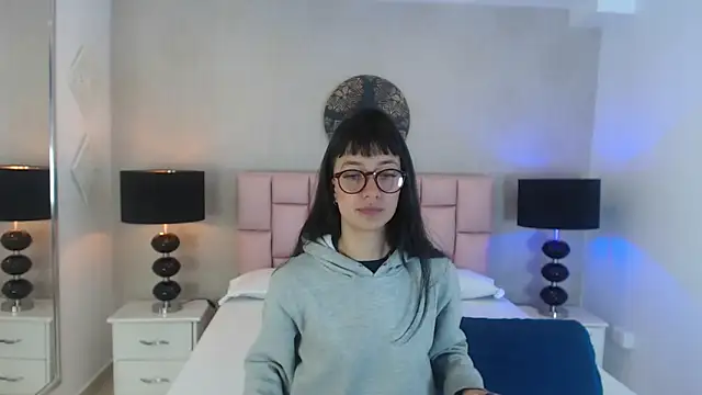 Snapshot of Zoe_Vixen chatting on 02/26/25, 12:03 Zoe Vixen online show from 02/26/25, 12:03