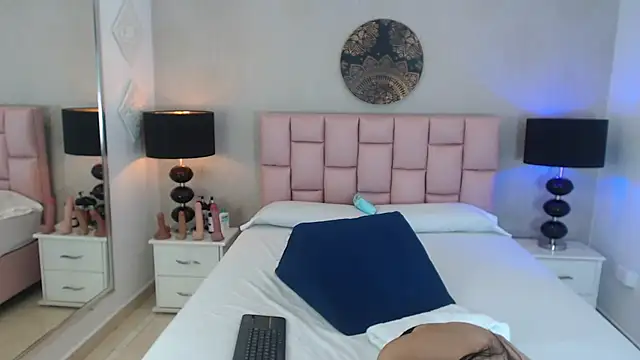 Snapshot of Zoe_Vixen chatting on 02/28/25, 08:07 Zoe Vixen online show from 02/28/25, 08:07