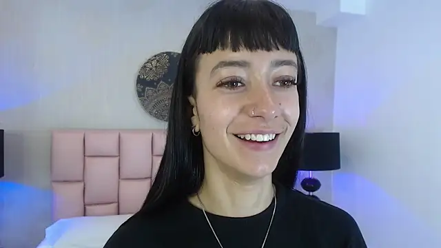 Snapshot of Zoe_Vixen chatting on 03/10/25, 12:04 Zoe Vixen online show from 03/10/25, 12:04