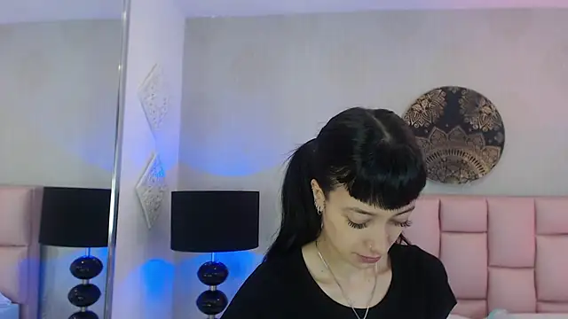 Snapshot of Zoe_Vixen chatting on 03/12/25, 12:04 Zoe Vixen online show from 03/12/25, 12:04