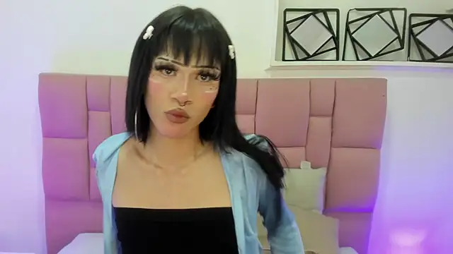 Snapshot of kitii_we3d chatting on 12/17/24, 05:29 kitii we3d online show from 12/17/24, 05:29