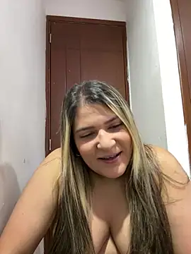 Snapshot of shantal_smith9 chatting on 10/16/25, 03:18 shantal smith9 online show from 10/16/25, 03:18