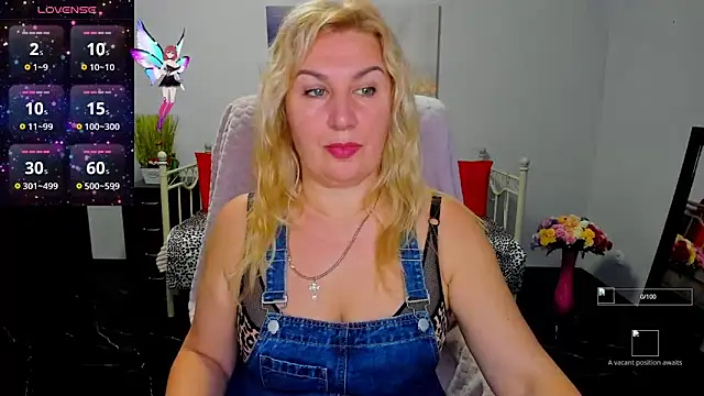 Lili Crossi online show from 10/04/25, 05:27