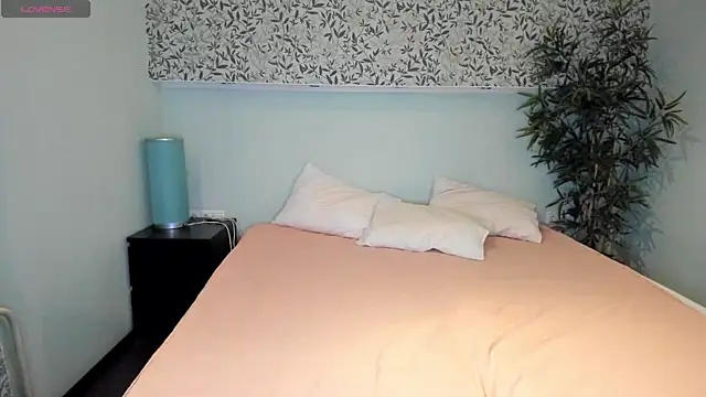 Snapshot of Miss_you_kiss chatting on 12/13/24, 08:20 Miss you kiss online show from 12/13/24, 08:20