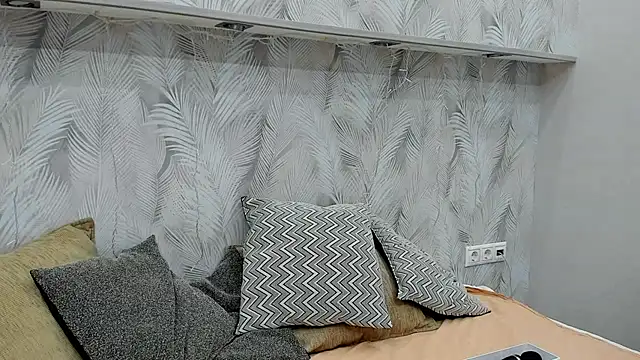 Snapshot of Miss_you_kiss chatting on 12/19/24, 08:23 Miss you kiss online show from 12/19/24, 08:23