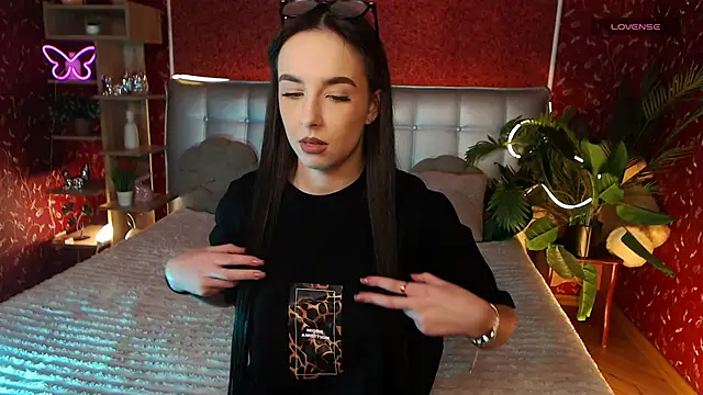 AuroraAksnesss online show from 02/05/25, 03:42