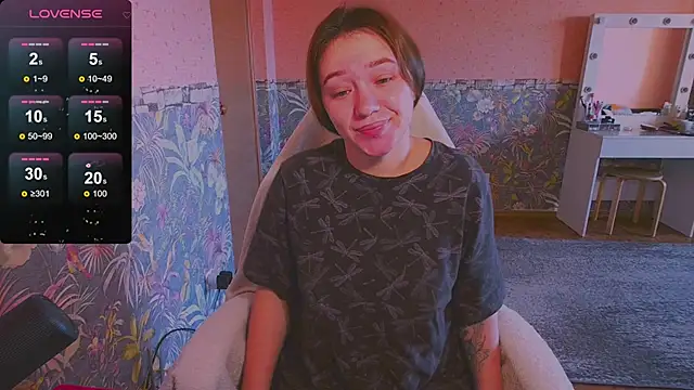 Snapshot of Chloe_strip chatting on 09/29/25, 02:27 Chloe strip online show from 09/29/25, 02:27