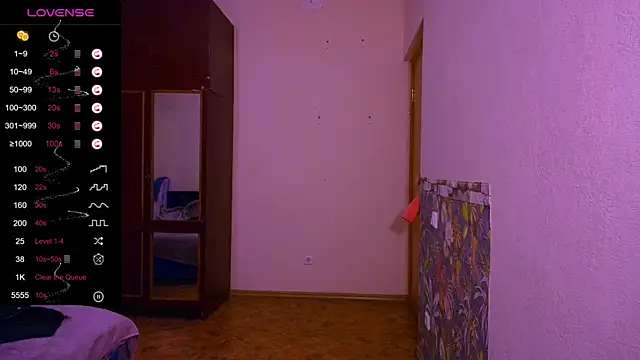 Snapshot of Chloe_strip chatting on 10/17/25, 04:42 Chloe strip online show from 10/17/25, 04:42