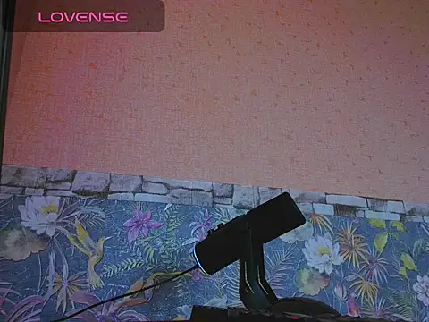 Snapshot of Chloe_strip chatting on 10/20/25, 05:52 Chloe strip online show from 10/20/25, 05:52