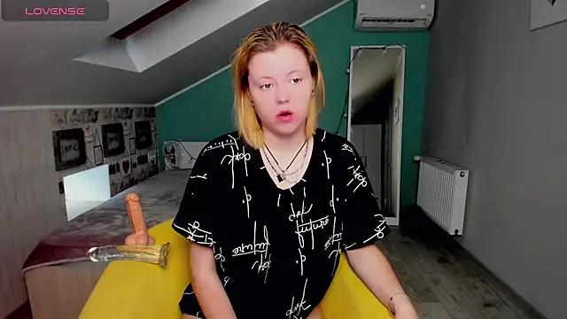 LillyDepp online show from 12/19/24, 12:56