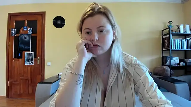 Snapshot of LillyDepp chatting on 03/26/26, 01:49 LillyDepp online show from 03/26/26, 01:49