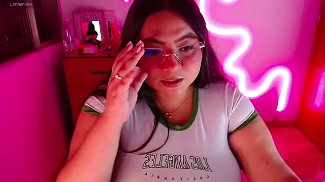 Snapshot of Rebeca_charme21 chatting on 02/02/25, 02:38 Rebeca charme21 online show from 02/02/25, 02:38