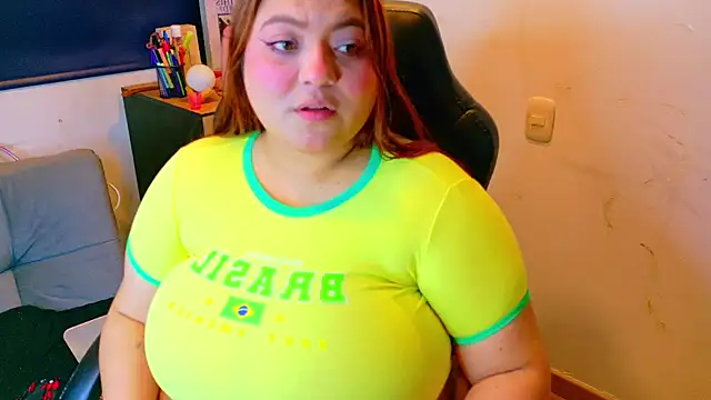 Snapshot of Rebeca_charme21 chatting on 08/01/26, 11:20 Rebeca charme21 online show from 08/01/26, 11:20