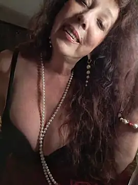 Snapshot of GypsyEsmeralda chatting on 05/27/26, 04:48 GypsyEsmeralda online show from 05/27/26, 04:48