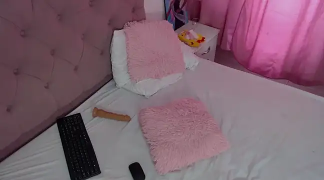 Snapshot of CATALAIA_STOMM chatting on 12/02/24, 03:58 CATALAIA STOMM online show from 12/02/24, 03:58