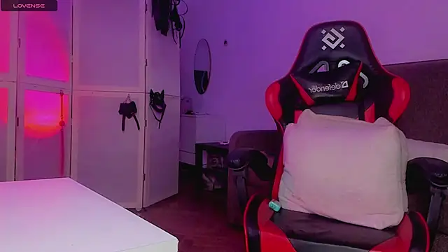 Snapshot of MarryTheBestCherry chatting on 12/08/24, 05:22 MarryTheBestCherry online show from 12/08/24, 05:22