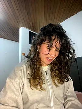 Snapshot of Andi9_ chatting on 10/16/25, 03:18 Andi9 online show from 10/16/25, 03:18