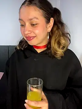 Snapshot of Andi9_ chatting on 10/17/25, 01:09 Andi9 online show from 10/17/25, 01:09