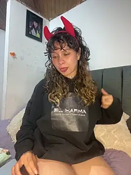 Snapshot of Andi9_ chatting on 10/24/25, 02:41 Andi9 online show from 10/24/25, 02:41