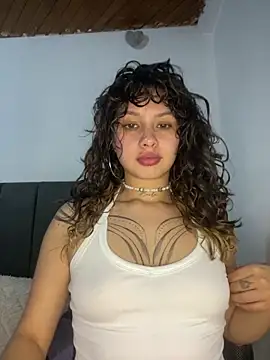 Snapshot of Andi9_ chatting on 10/24/25, 11:12 Andi9 online show from 10/24/25, 11:12