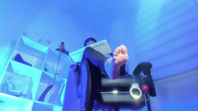 charlotte joliedart online show from 11/13/25, 10:30