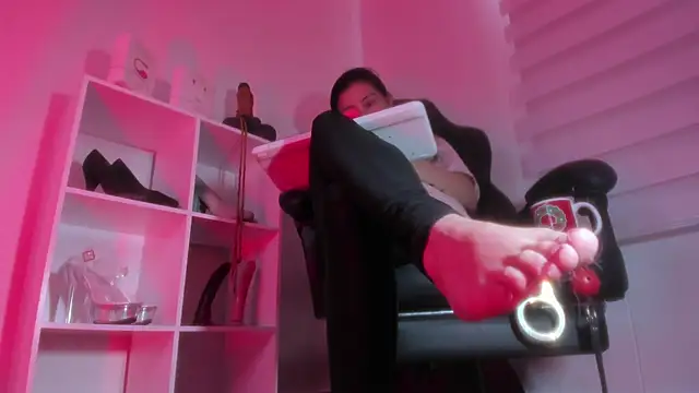 Snapshot of charlotte_joliedart chatting on 02/24/26, 08:51 charlotte joliedart online show from 02/24/26, 08:51