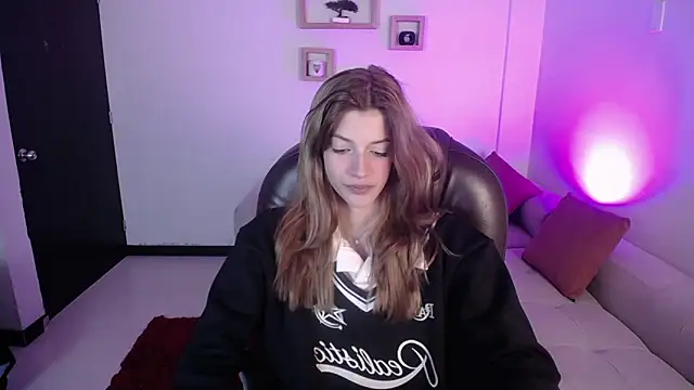 Nora Vennucci online show from 12/13/24, 07:53