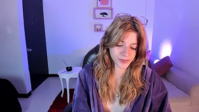 Nora Vennucci online show from 02/12/25, 12:16