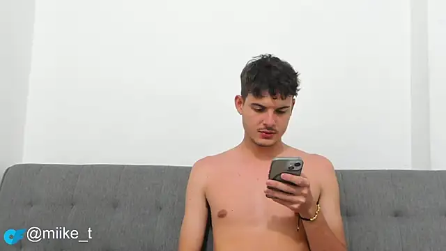 Snapshot of im_miike chatting on 03/02/25, 08:16 im miike online show from 03/02/25, 08:16