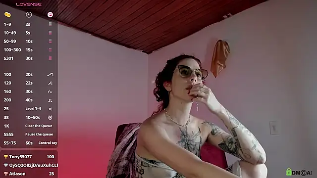 Snapshot of Borbala_Iggy chatting on 12/12/24, 10:09 Borbala Iggy online show from 12/12/24, 10:09