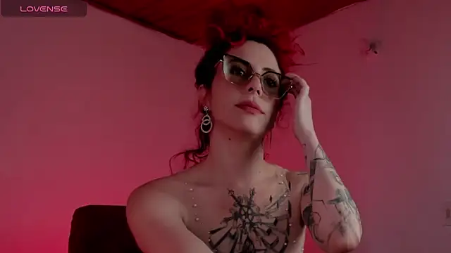 Snapshot of Borbala_Iggy chatting on 12/26/24, 06:12 Borbala Iggy online show from 12/26/24, 06:12