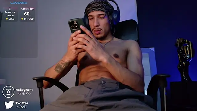 Snapshot of rafael_stone chatting on 11/19/25, 02:00 rafael stone online show from 11/19/25, 02:00