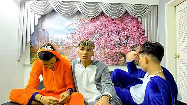 StrawwBoys online show from 12/12/24, 08:36