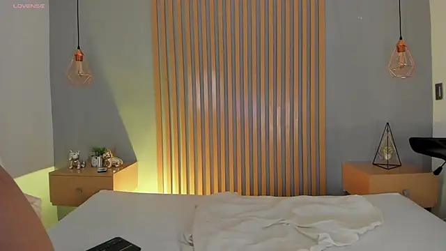 mary suarez online show from 02/14/25, 03:43