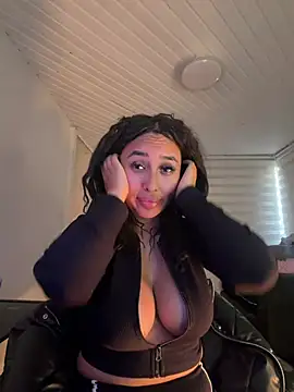 Snapshot of Anily_Lovely chatting on 07/05/26, 09:44 Anily Lovely online show from 07/05/26, 09:44