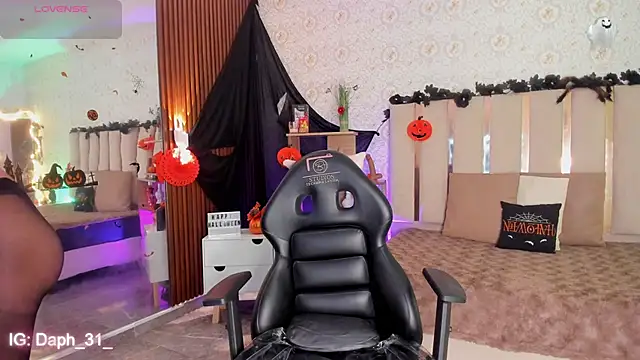 Snapshot of Daphnne_tay chatting on 10/28/25, 03:32 Daphnne tay online show from 10/28/25, 03:32