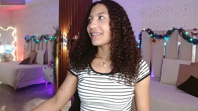 Snapshot of Daphnne_tay chatting on 11/26/25, 03:40 Daphnne tay online show from 11/26/25, 03:40