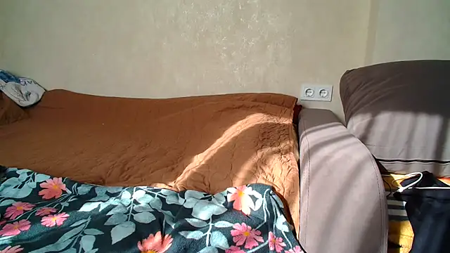 Snapshot of Brionia chatting on 03/15/26, 07:14 Brionia online show from 03/15/26, 07:14