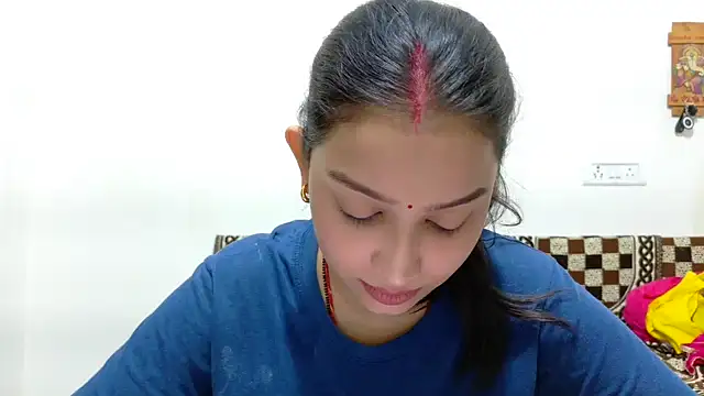 Snapshot of Aleena_Rai chatting on 10/14/25, 06:20 Aleena Rai online show from 10/14/25, 06:20