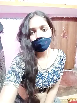 Snapshot of Cute-Simmi chatting on 12/18/24, 03:33 Cute-Simmi online show from 12/18/24, 03:33