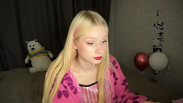 Snapshot of lisa_barbie chatting on 12/23/24, 04:12 lisa barbie online show from 12/23/24, 04:12