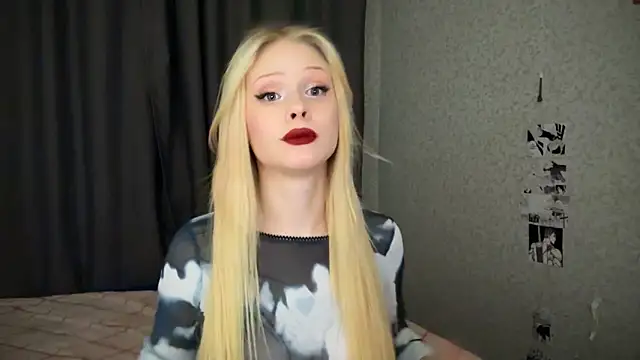 Snapshot of lisa_barbie chatting on 01/25/25, 02:58 lisa barbie online show from 01/25/25, 02:58