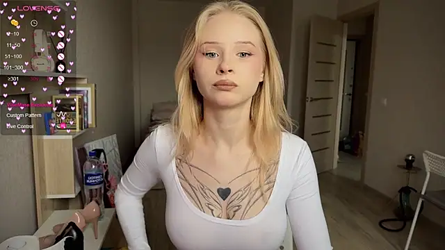 Snapshot of lisa_barbie chatting on 09/14/25, 01:32 lisa barbie online show from 09/14/25, 01:32