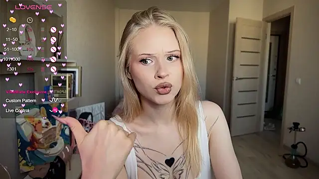 Snapshot of lisa_barbie chatting on 09/19/25, 01:56 lisa barbie online show from 09/19/25, 01:56