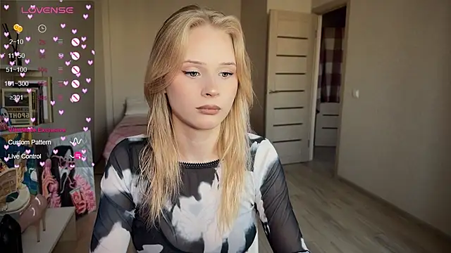 Snapshot of lisa_barbie chatting on 09/21/25, 02:08 lisa barbie online show from 09/21/25, 02:08