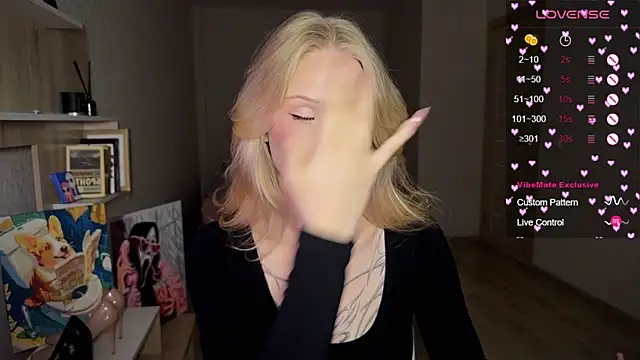 Snapshot of lisa_barbie chatting on 09/25/25, 02:32 lisa barbie online show from 09/25/25, 02:32